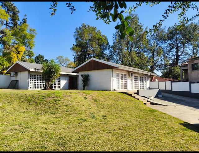 7 BEDROOM HOUSE FOR SALE IN MTHATHA CENTRAL